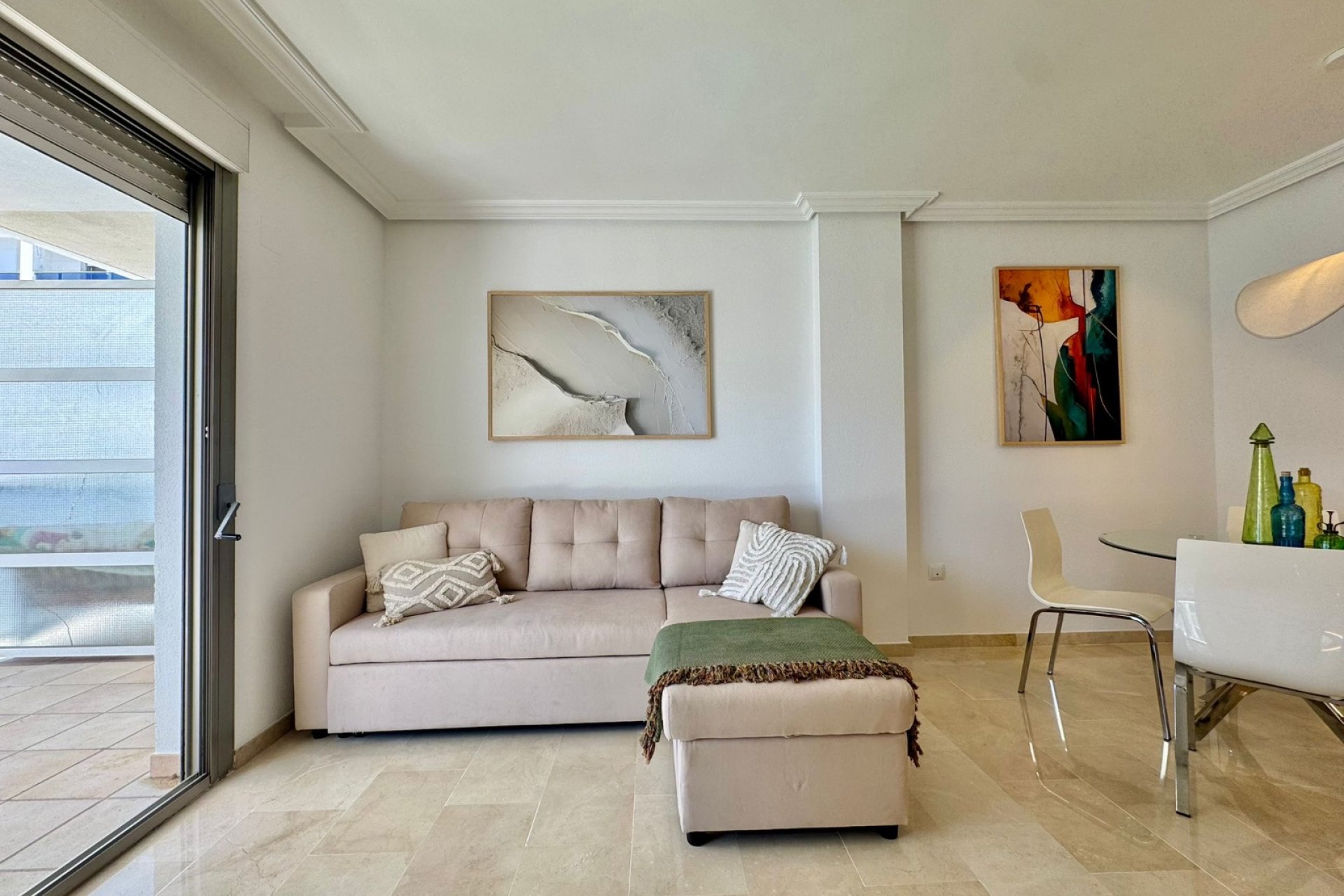  Alquiler larga estancia - Apartamento / Piso -
Albir