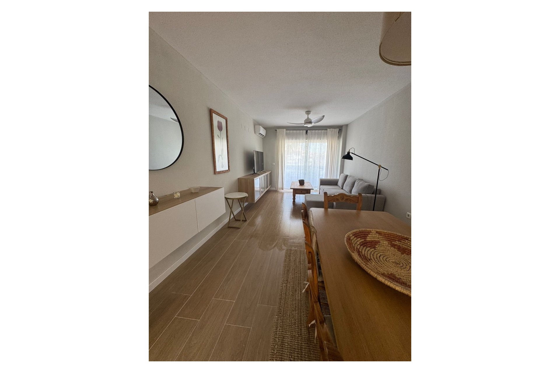  Alquiler larga estancia - Apartamento / Piso -
Albir