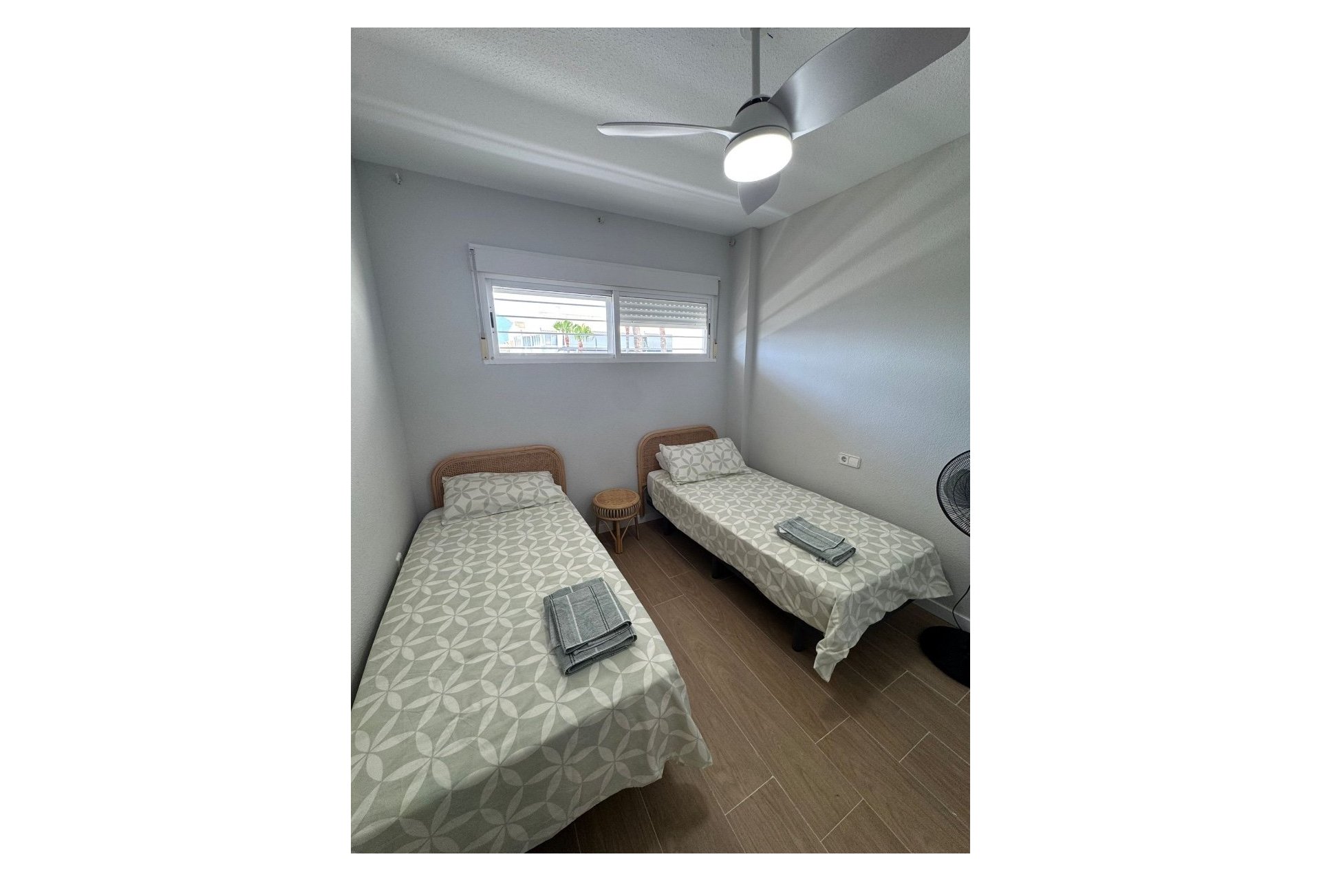  Alquiler larga estancia - Apartamento / Piso -
Albir