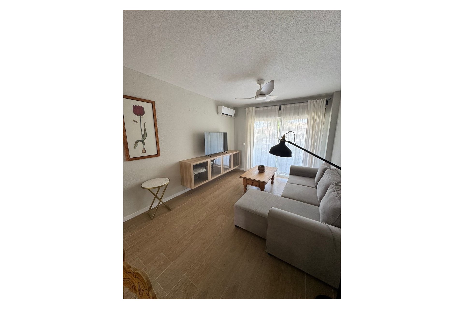  Alquiler larga estancia - Apartamento / Piso -
Albir