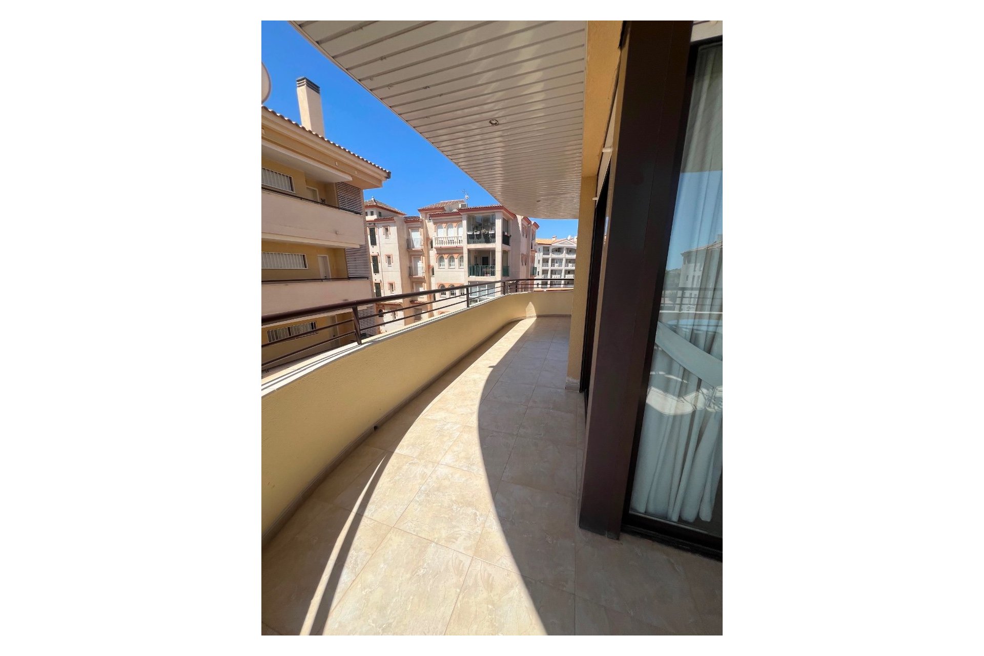  Alquiler larga estancia - Apartamento / Piso -
Albir