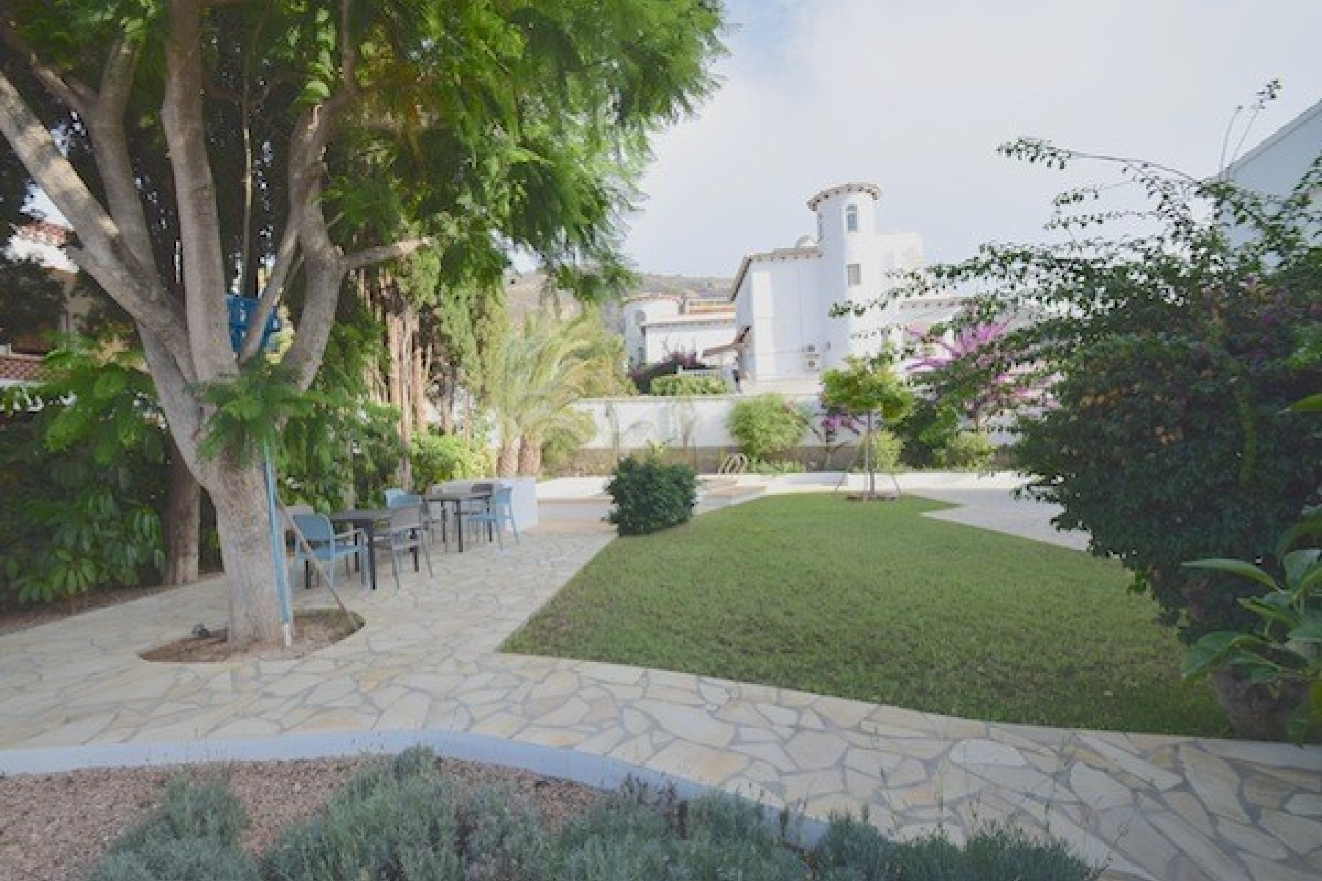  Alquiler larga estancia - Apartamento / piso -
Albir