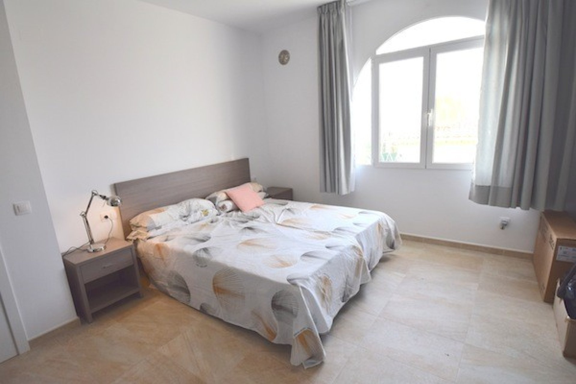  Alquiler larga estancia - Apartamento / piso -
Albir