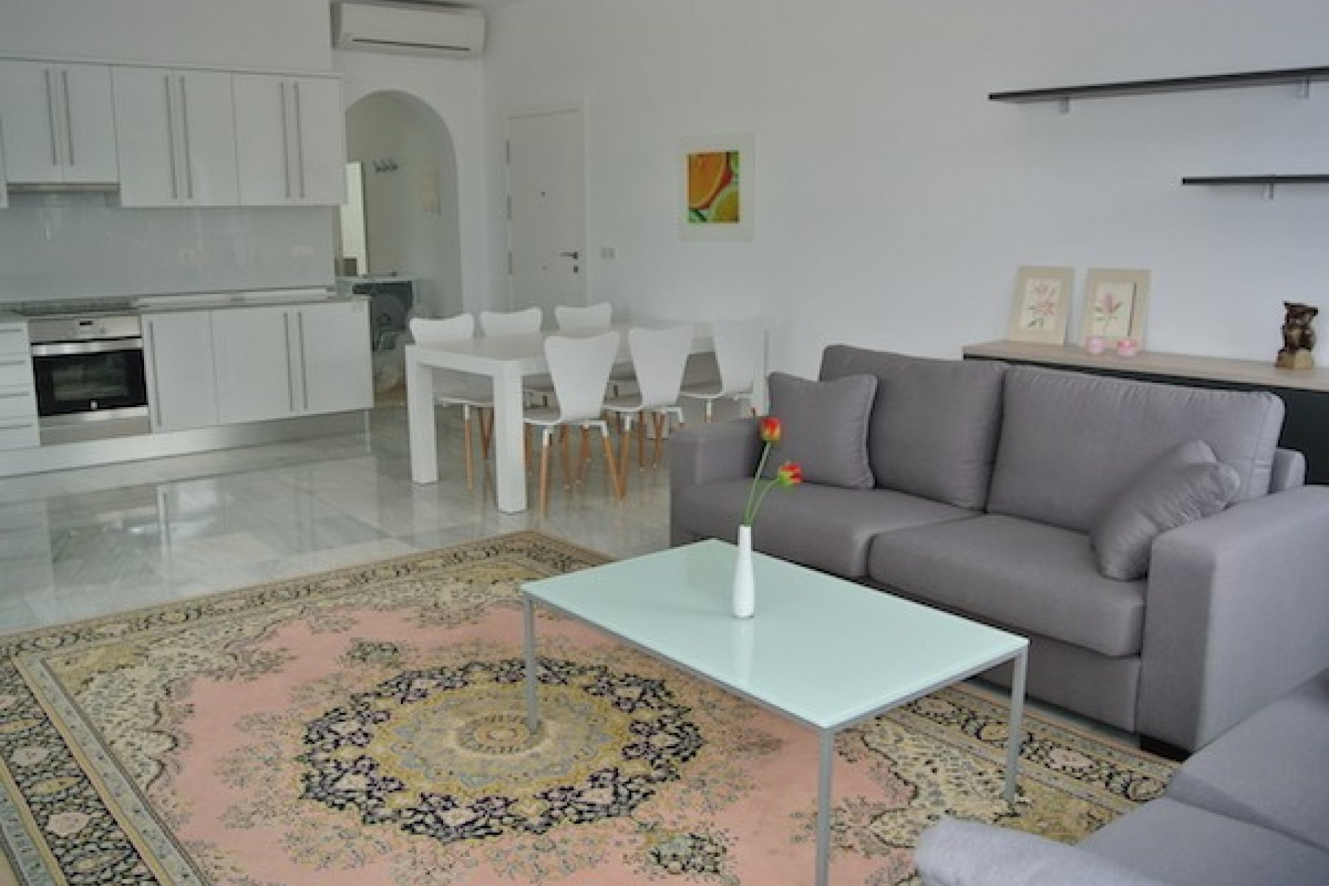  Alquiler larga estancia - Apartamento / piso -
Albir