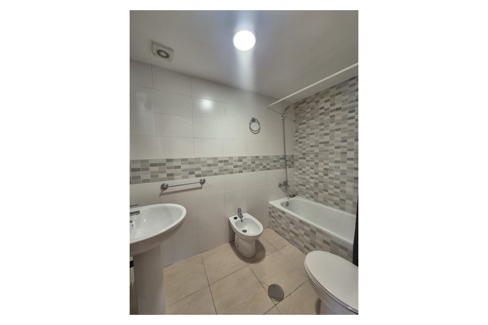  Alquiler larga estancia - Apartamento / piso -
Altea