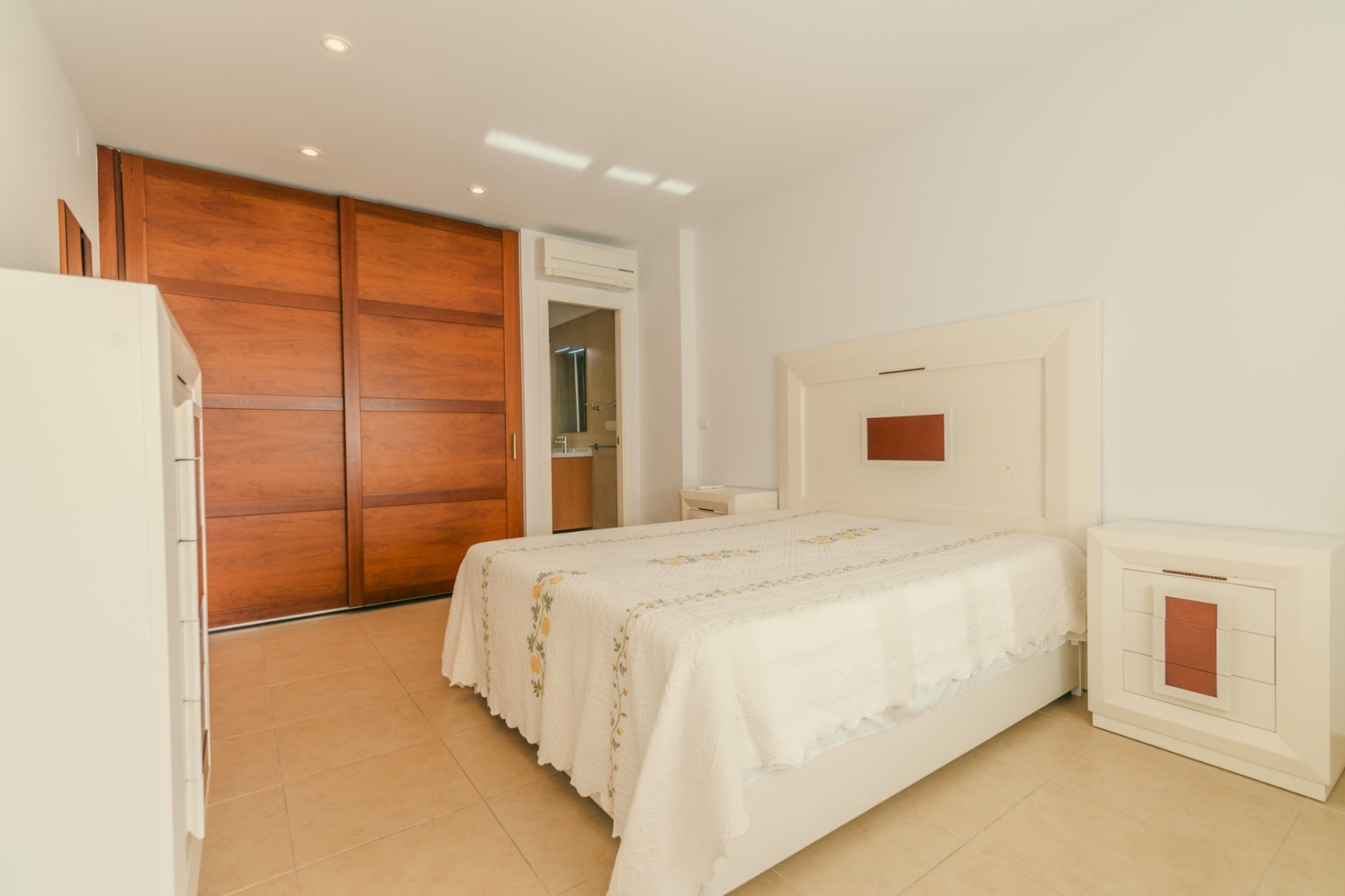  Alquiler larga estancia - Apartamento / piso -
Altea