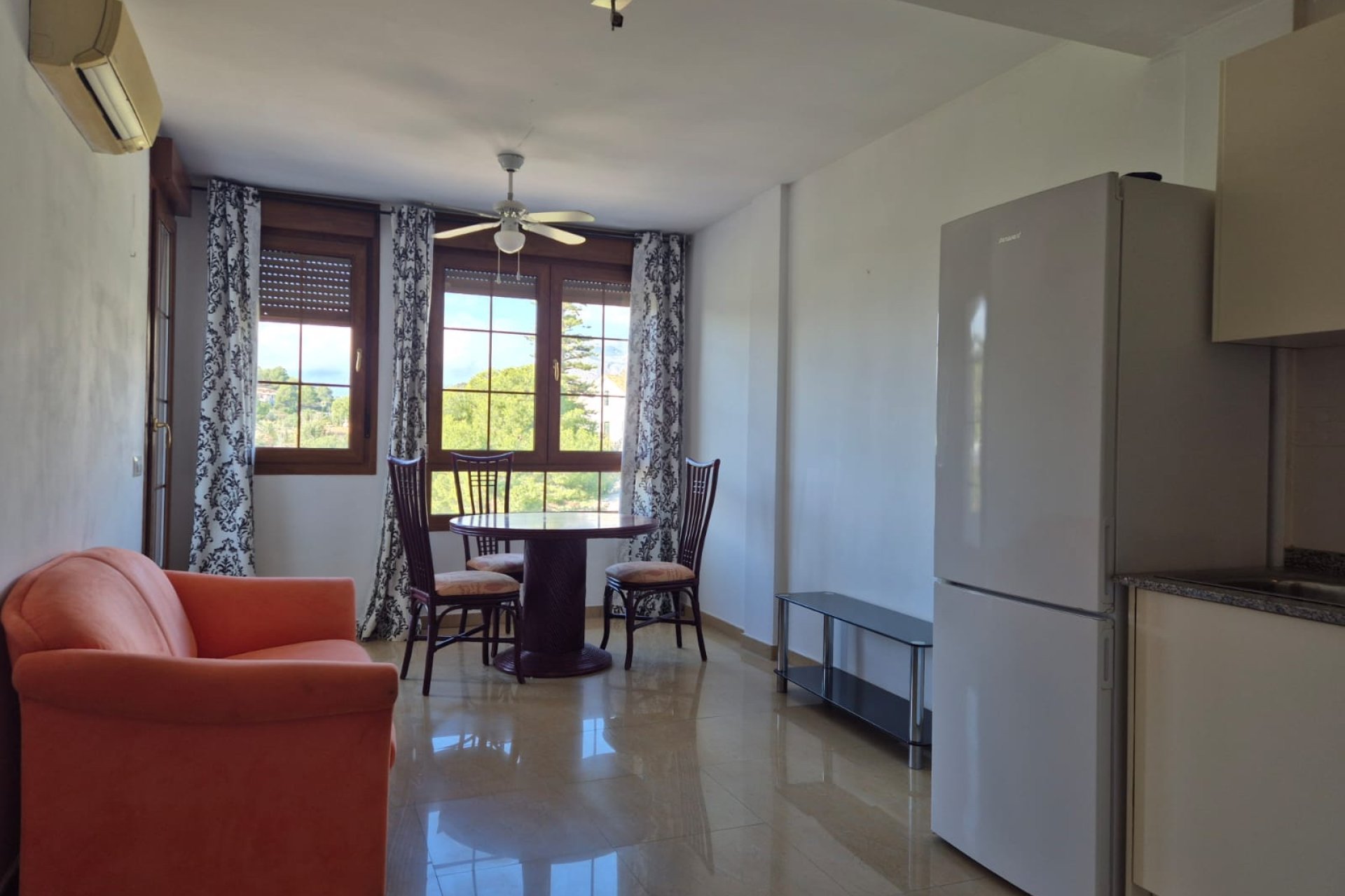  Alquiler larga estancia - Apartamento / piso -
Altea