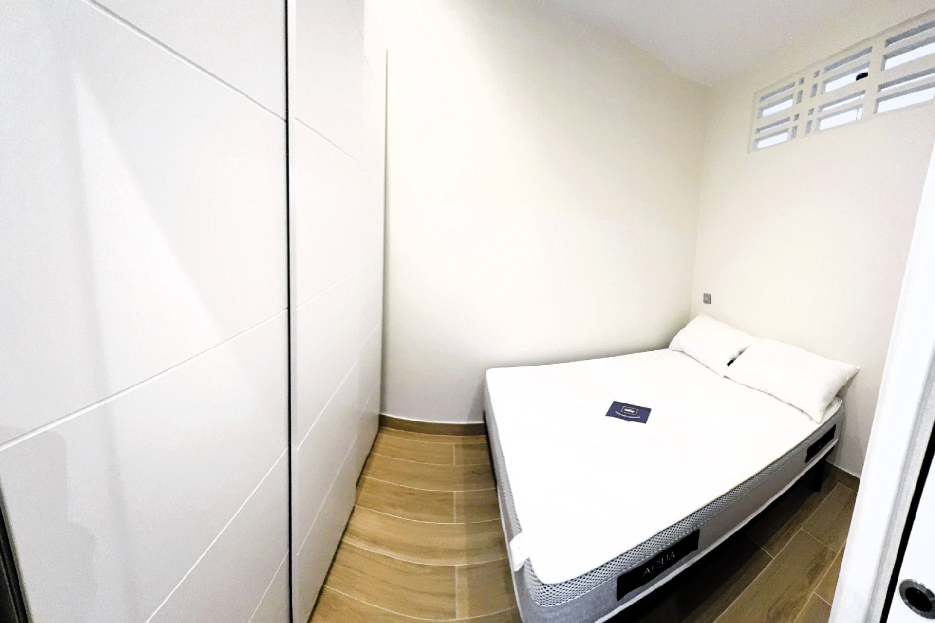  Alquiler larga estancia - Apartamento / piso -
Benidorm