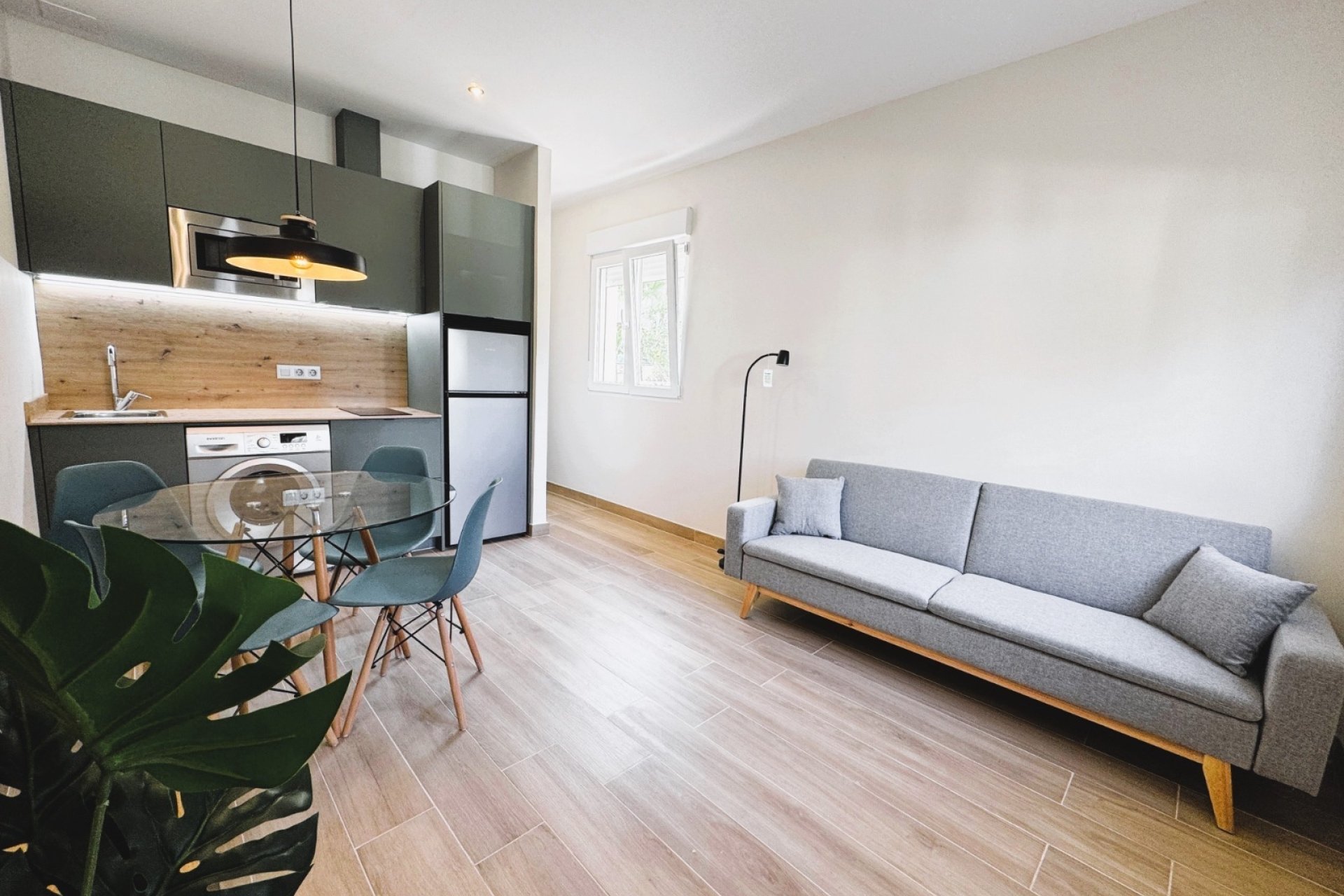  Alquiler larga estancia - Apartamento / Piso -
Benidorm