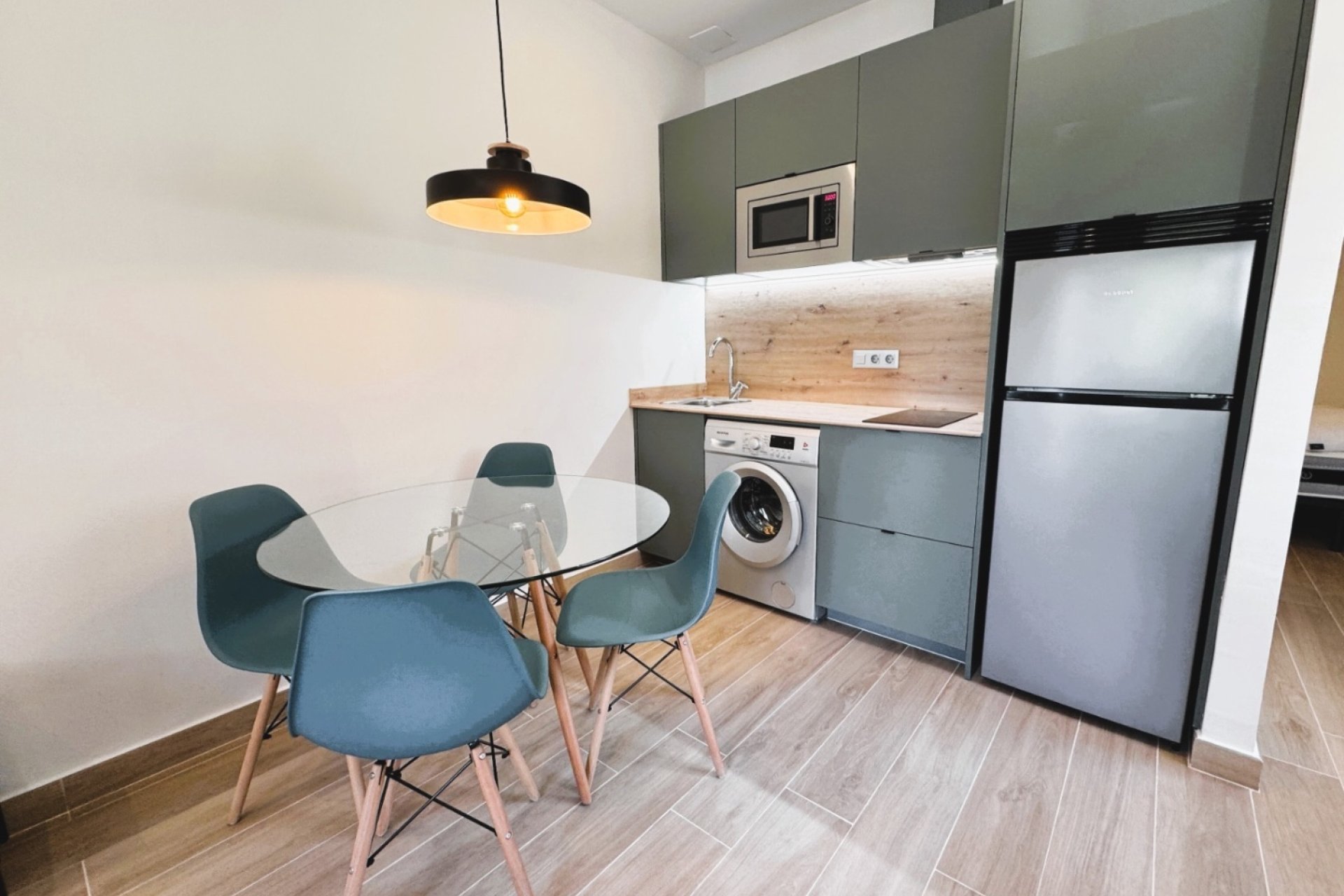  Alquiler larga estancia - Apartamento / Piso -
Benidorm