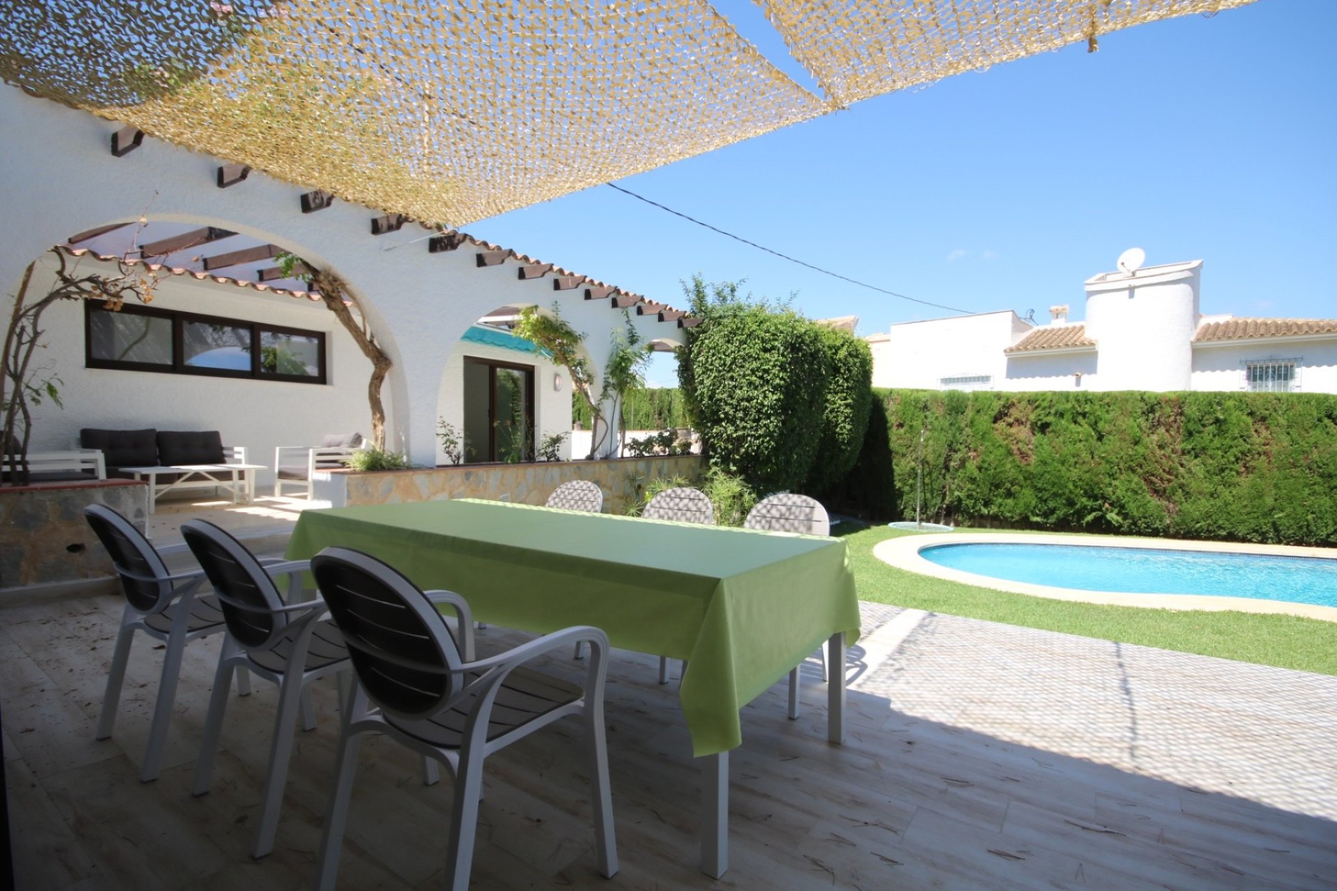  Alquiler larga estancia - Chalet -
Albir