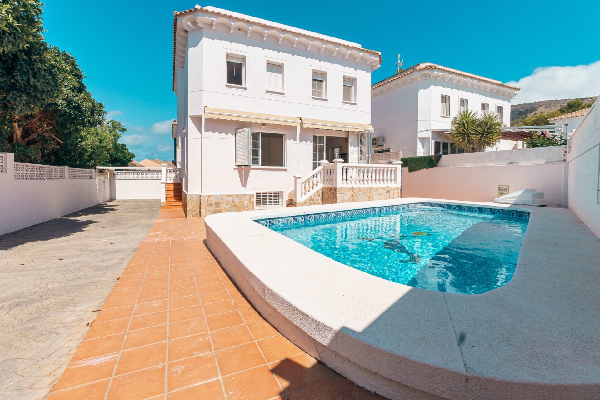  Alquiler larga estancia - Chalet / Villa  -
Albir
