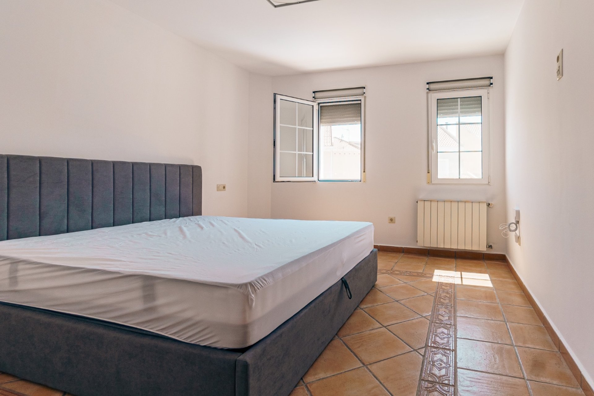  Alquiler larga estancia - Chalet / Villa  -
Albir