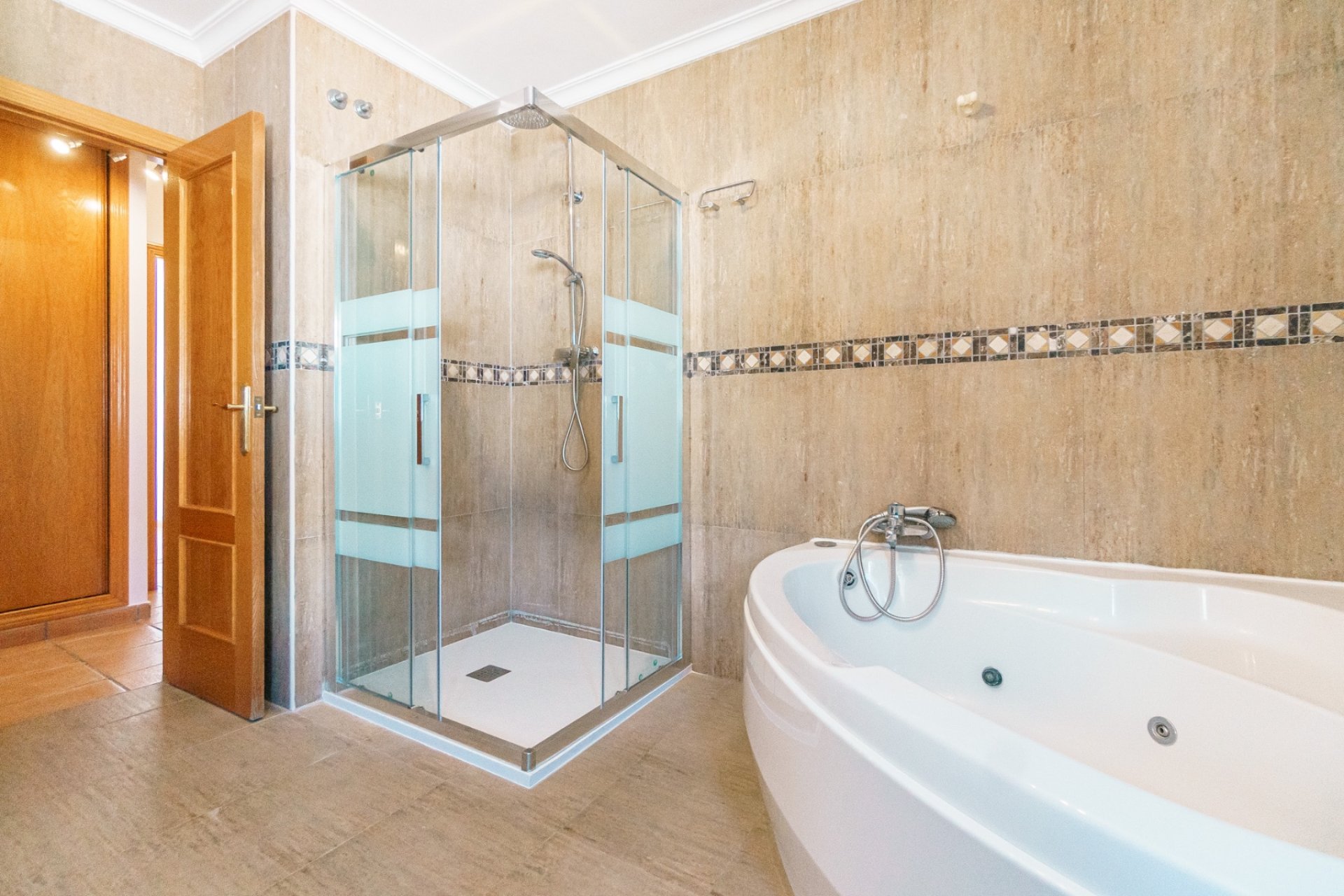  Alquiler larga estancia - Chalet / Villa  -
Albir