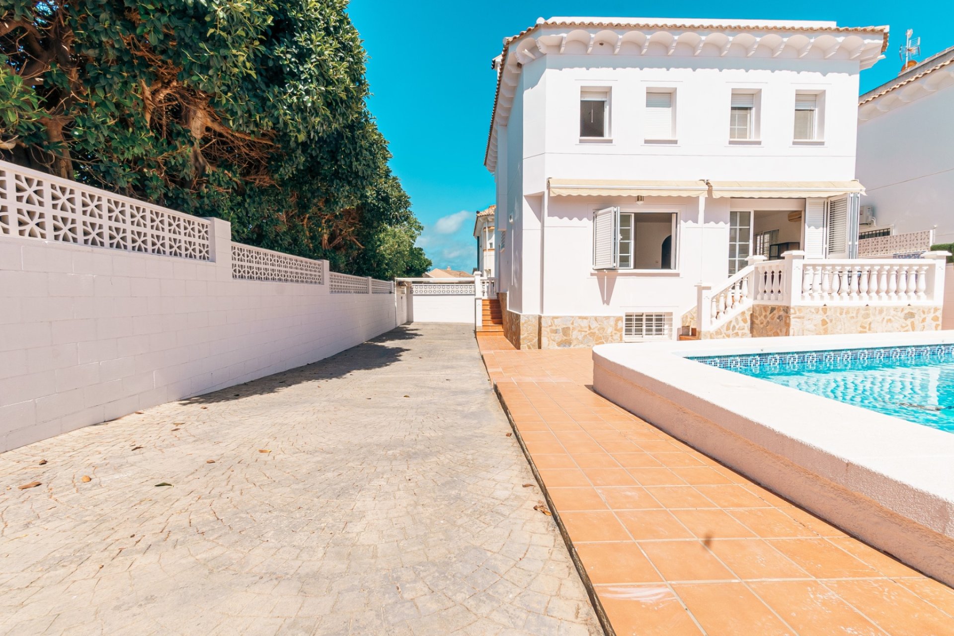  Alquiler larga estancia - Chalet / Villa  -
Albir