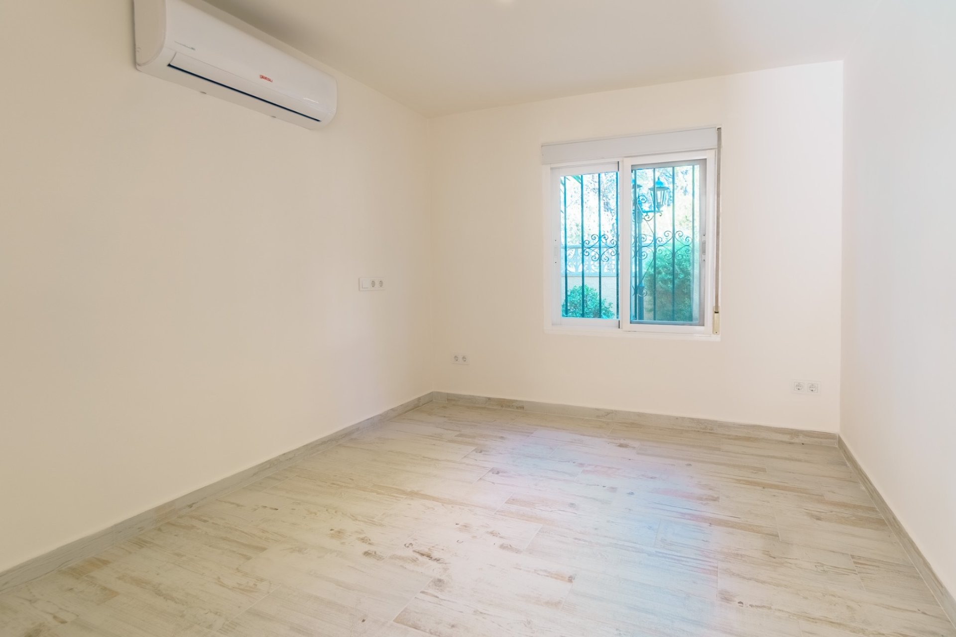  Alquiler larga estancia - Chalet / Villa  -
Albir