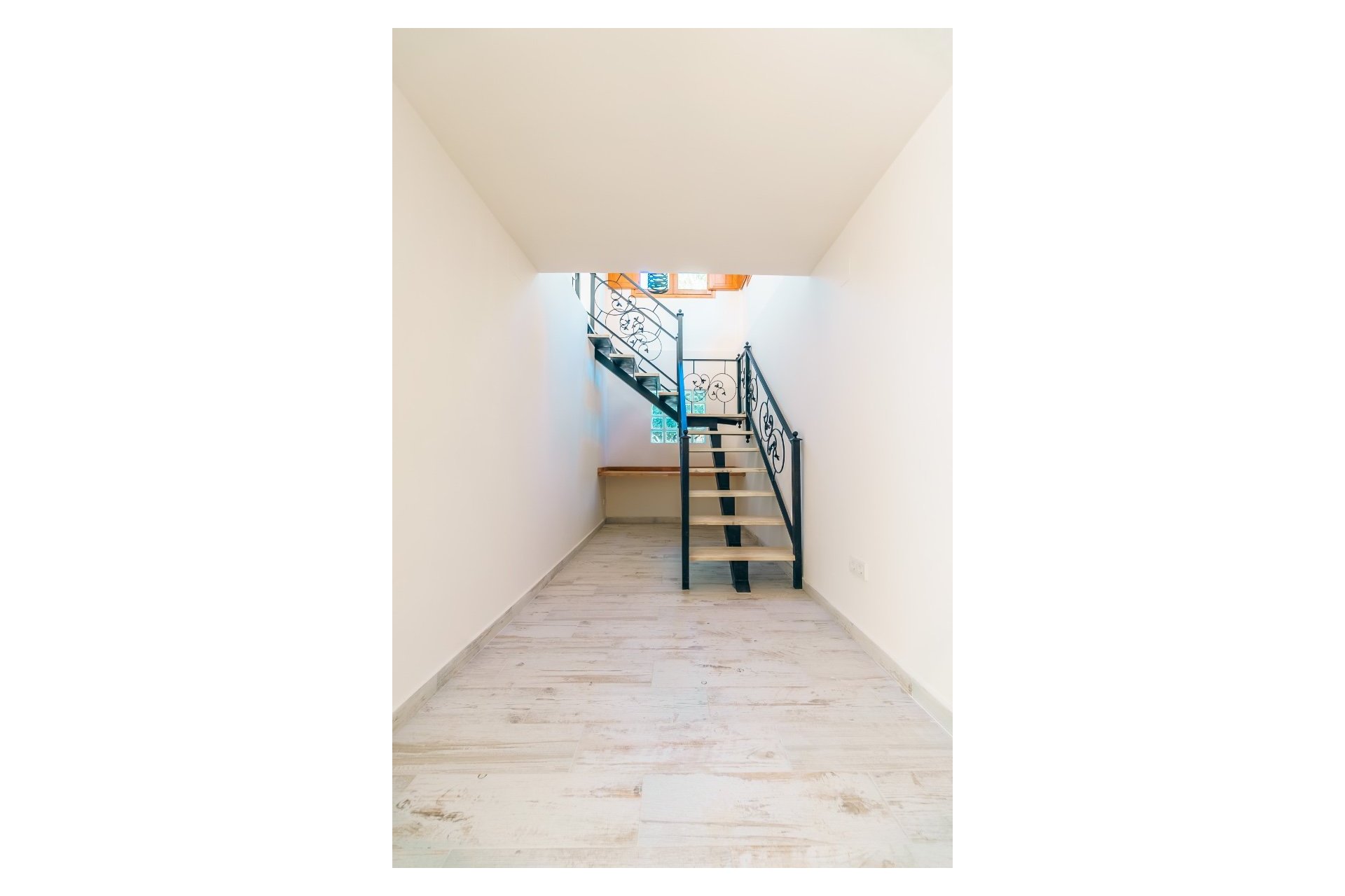  Alquiler larga estancia - Chalet / Villa  -
Albir