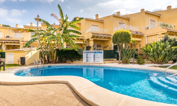 Bungalow - Herverkoop -
            Albir - 3914
