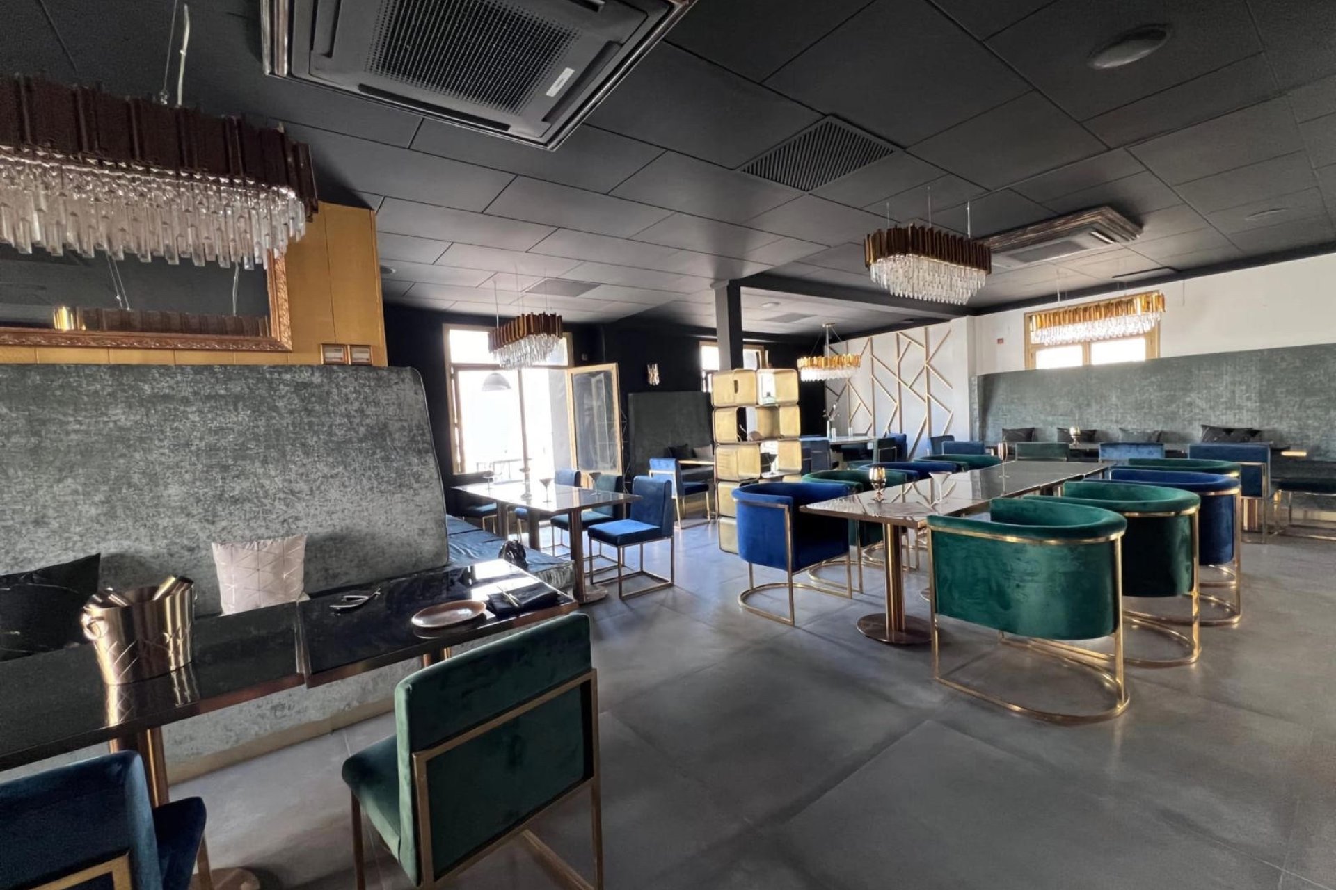 Business transfer - Commercial -
Altea