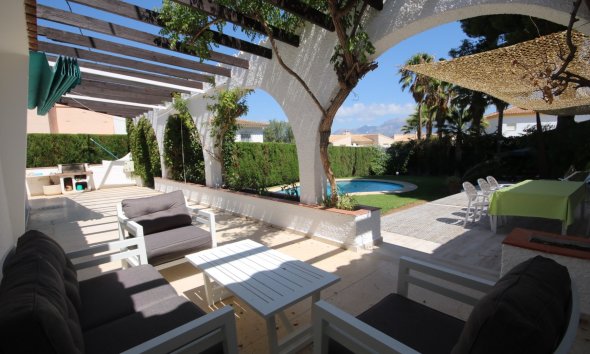 Chalet -  Alquiler larga estancia - Albir -
                Albir