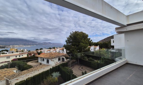 Chalet / Villa  -  Alquiler larga estancia - Albir -
                Albir