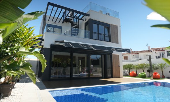  Chalet / Villa - Resale - La Nucía - La Nucía