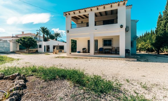 Chalet / Villa  - Reventa -
            Altea - 3850