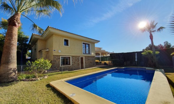 Chalet / Villa  - Reventa -
            La Nucía - 3886