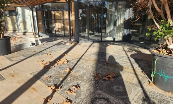 Comercial -  Alquiler larga estancia - Albir -
                Albir