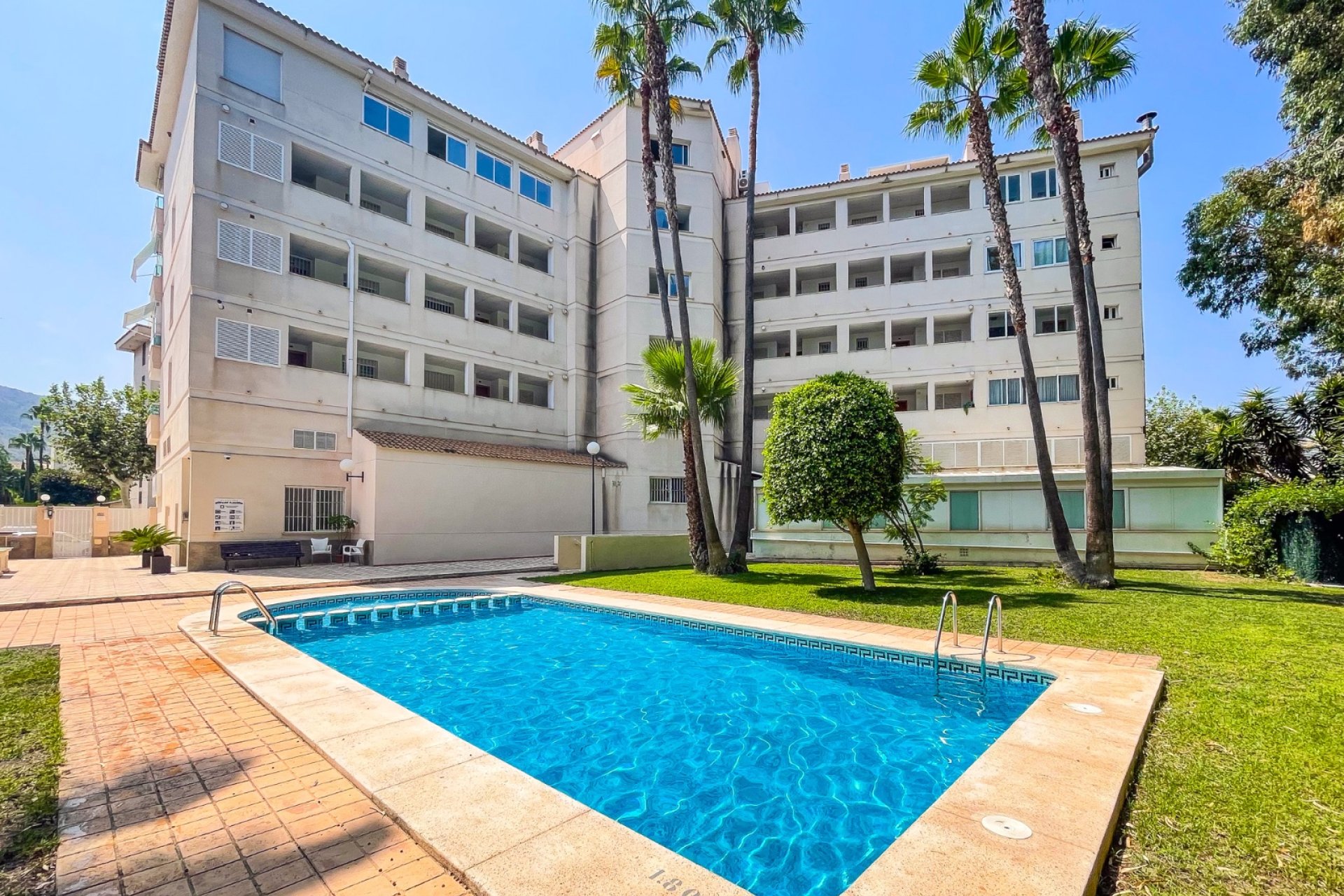 Herverkoop - Appartement / flat -
Albir
