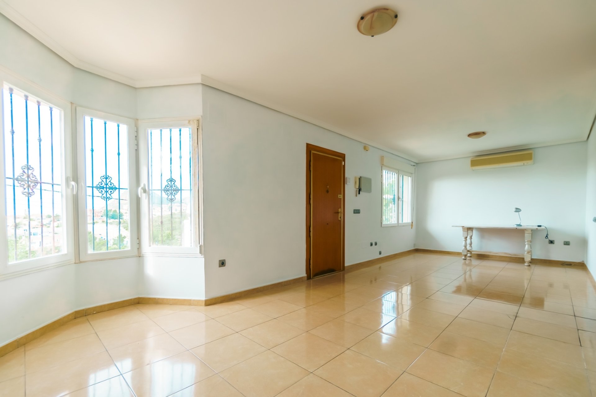 Herverkoop - Chalet / Villa -
La Nucía