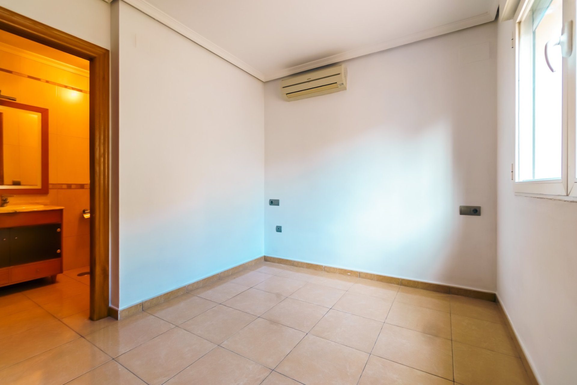 Herverkoop - Chalet / Villa -
La Nucía