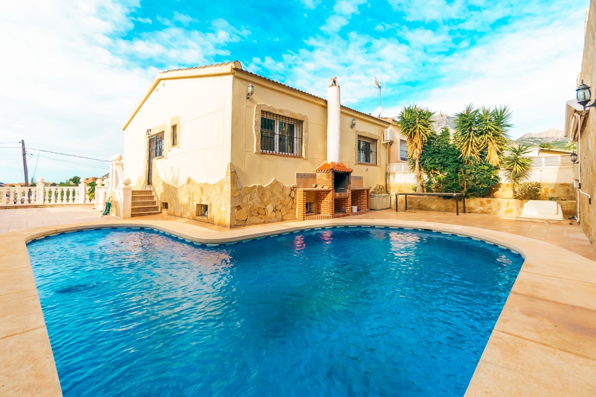 Herverkoop - Chalet / Villa -
La Nucía