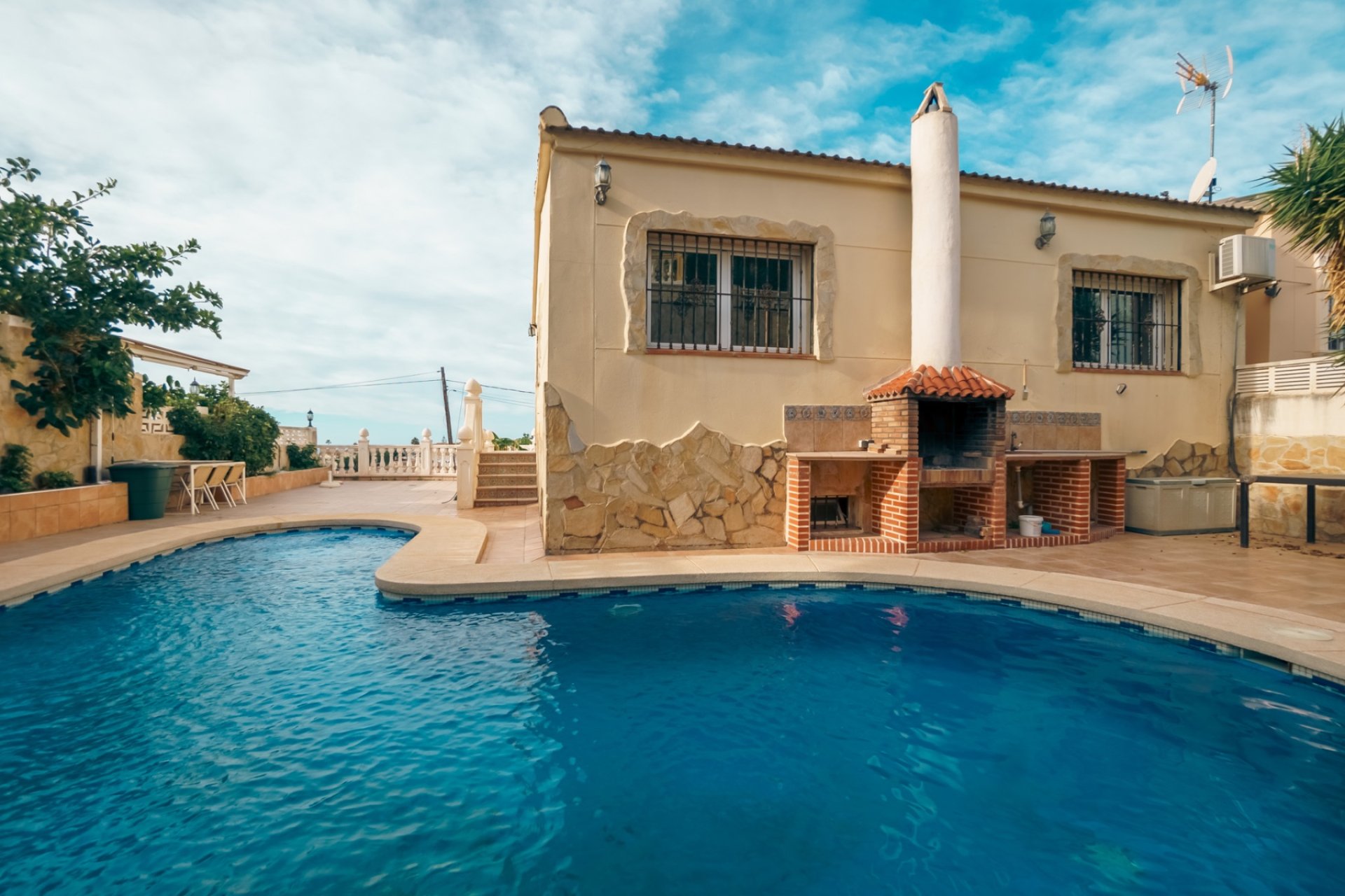 Herverkoop - Chalet / Villa -
La Nucía