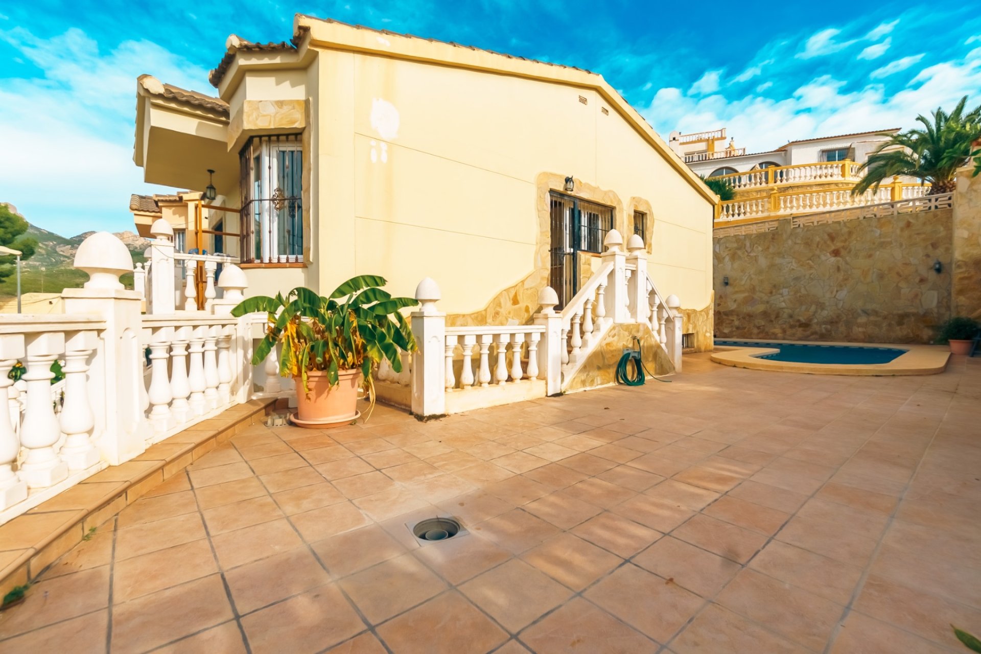 Herverkoop - Chalet / Villa -
La Nucía