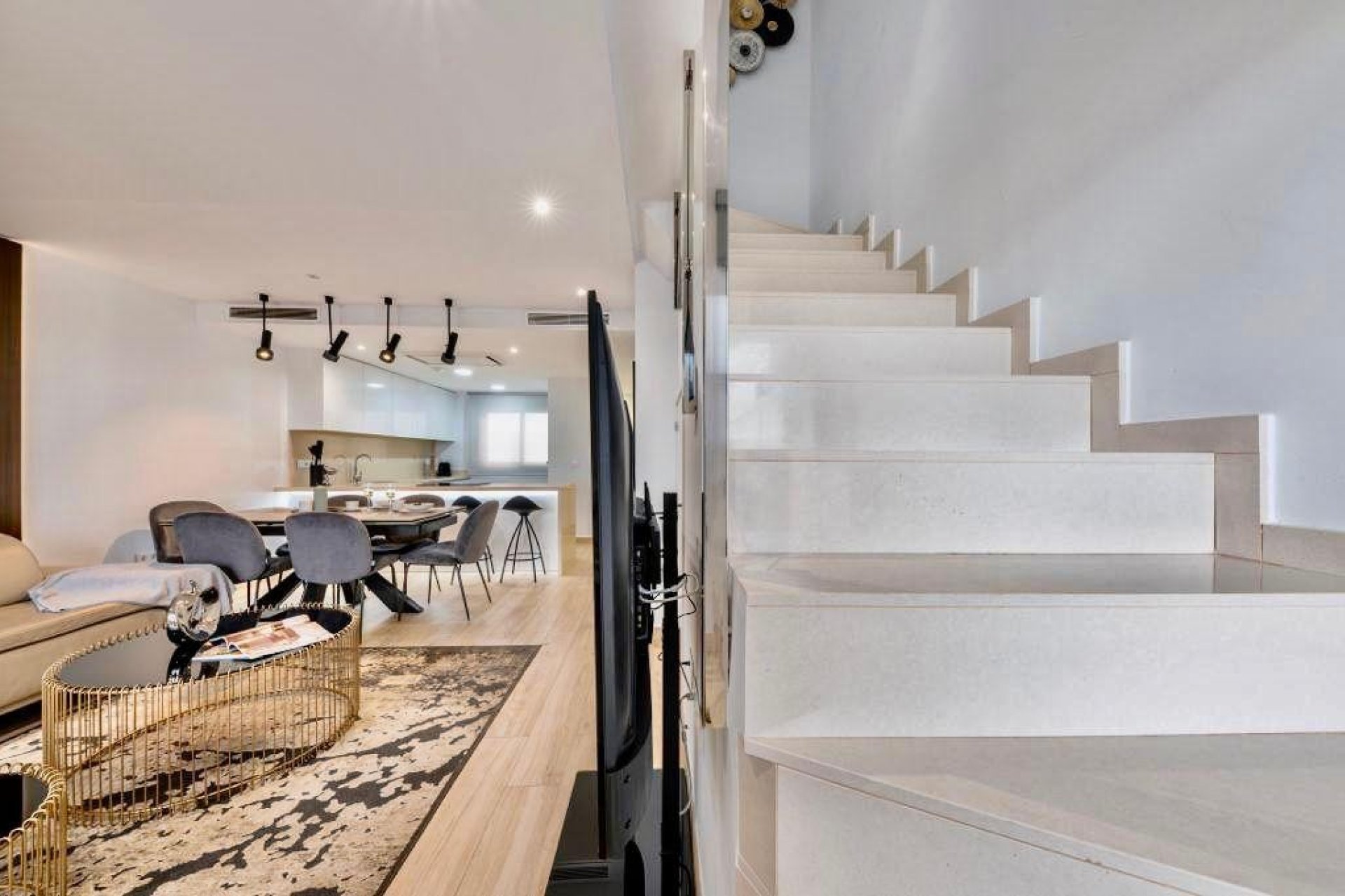 Herverkoop - Townhouse / Semi -
Finestrat - Urbanización