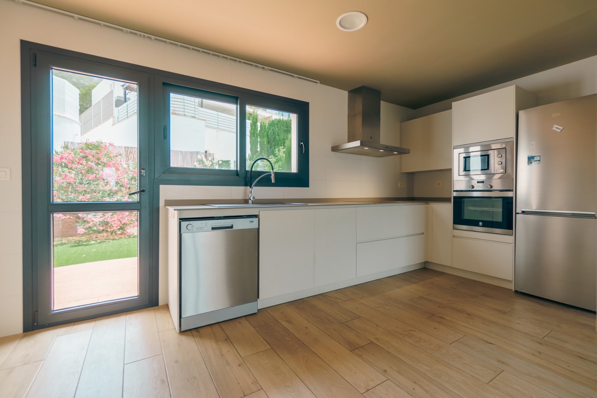 Herverkoop - Tussenwoning -
Albir