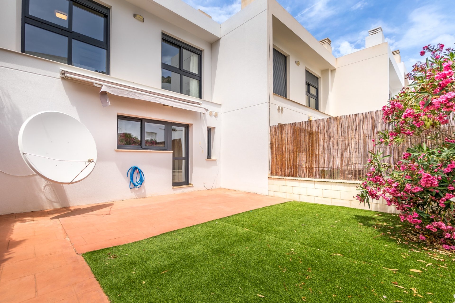 Herverkoop - Tussenwoning -
Albir