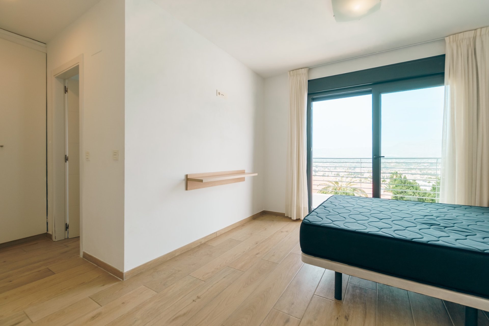 Herverkoop - Tussenwoning -
Albir