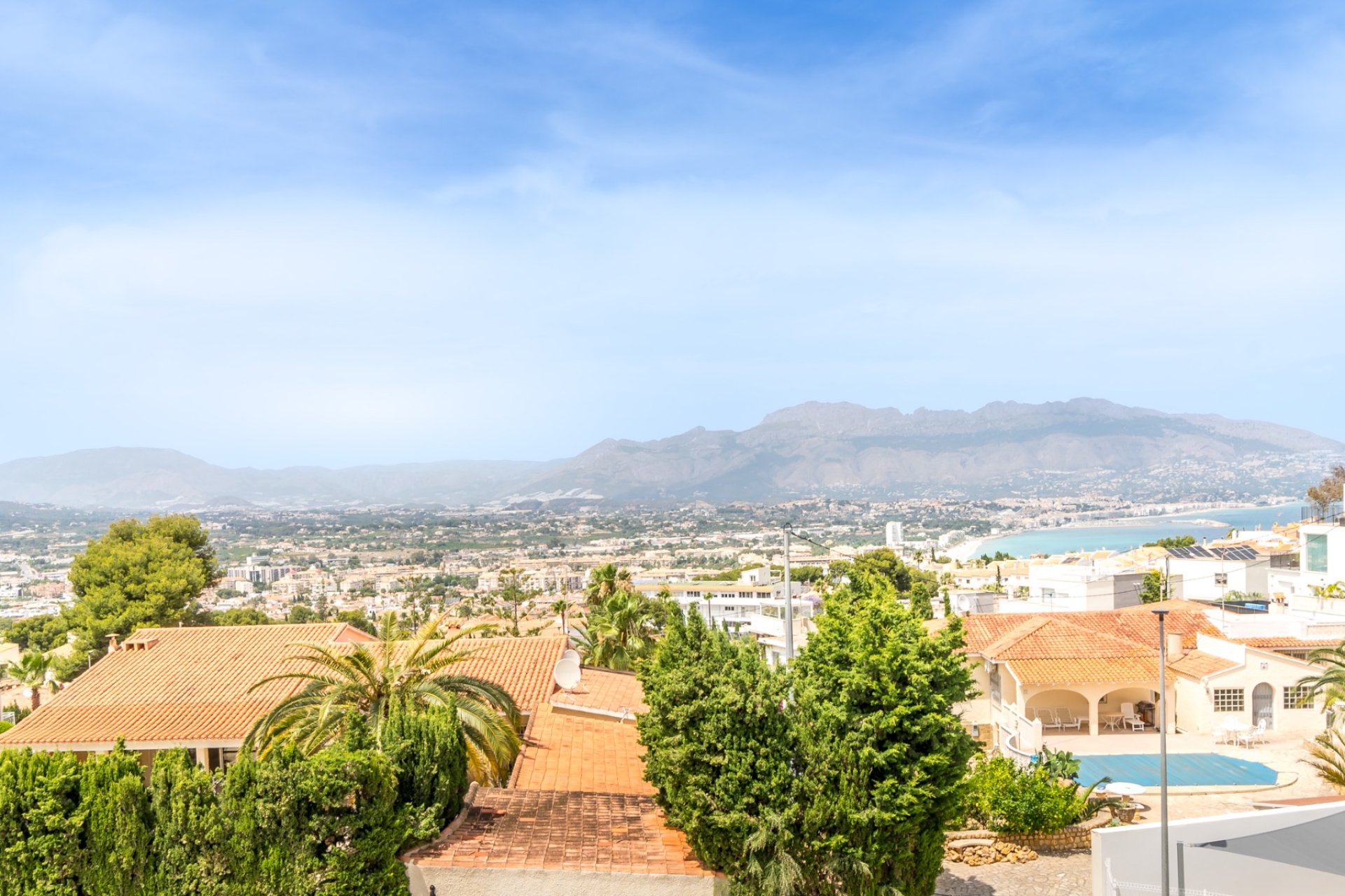 Herverkoop - Tussenwoning -
Albir