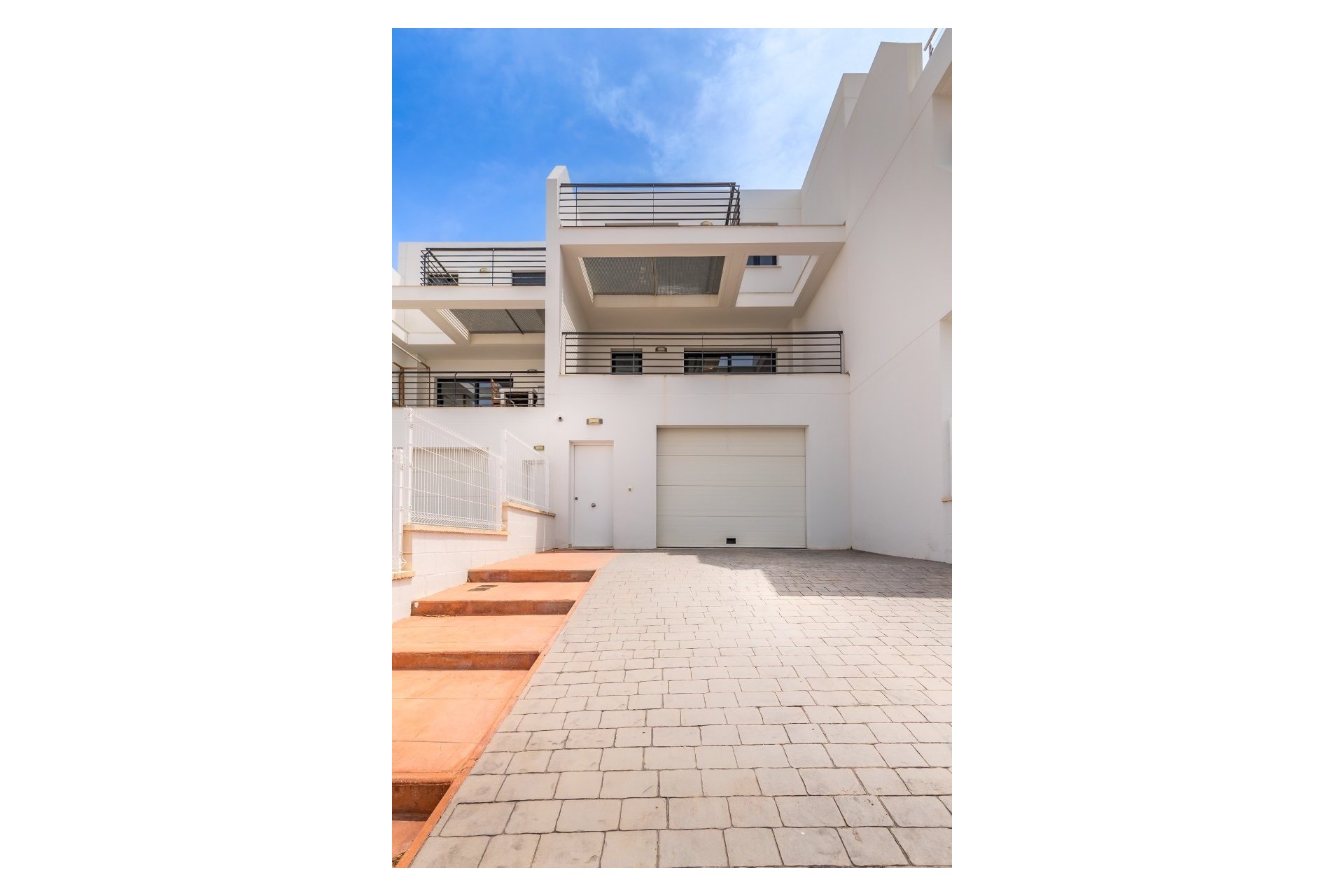 Herverkoop - Tussenwoning -
Albir