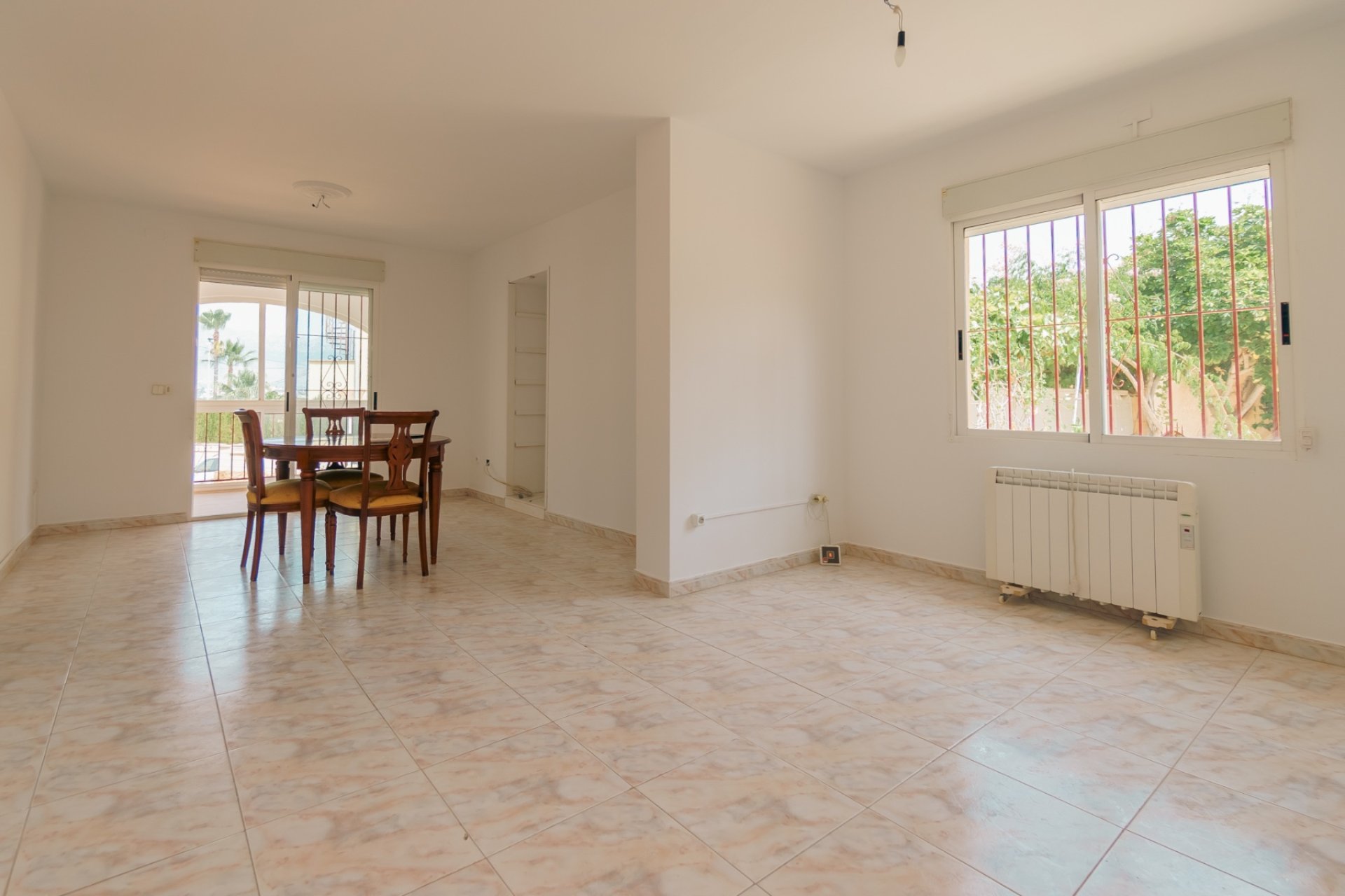 Herverkoop - Tussenwoning -
Albir