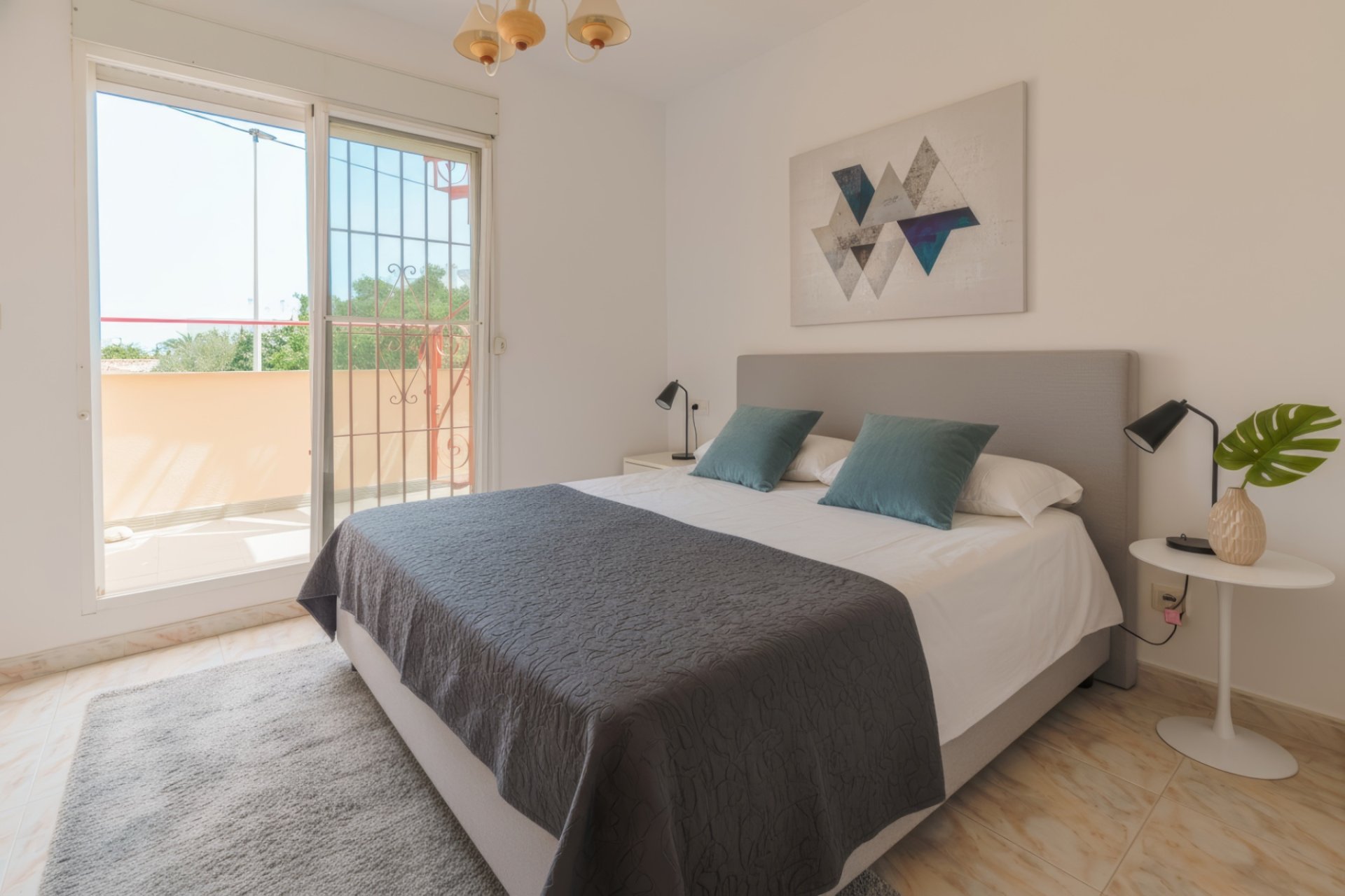 Herverkoop - Tussenwoning -
Albir