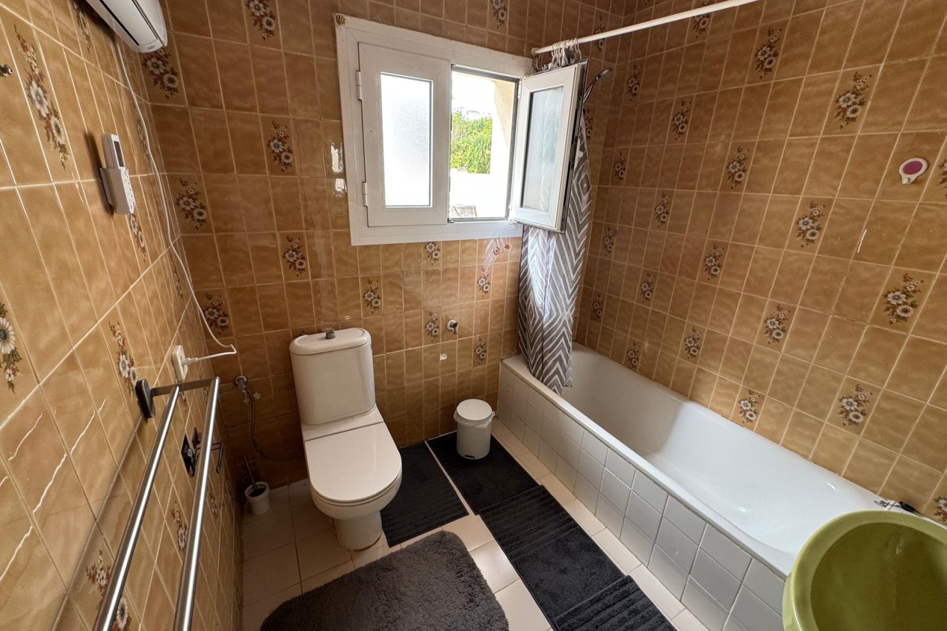 Herverkoop - Tussenwoning -
Albir