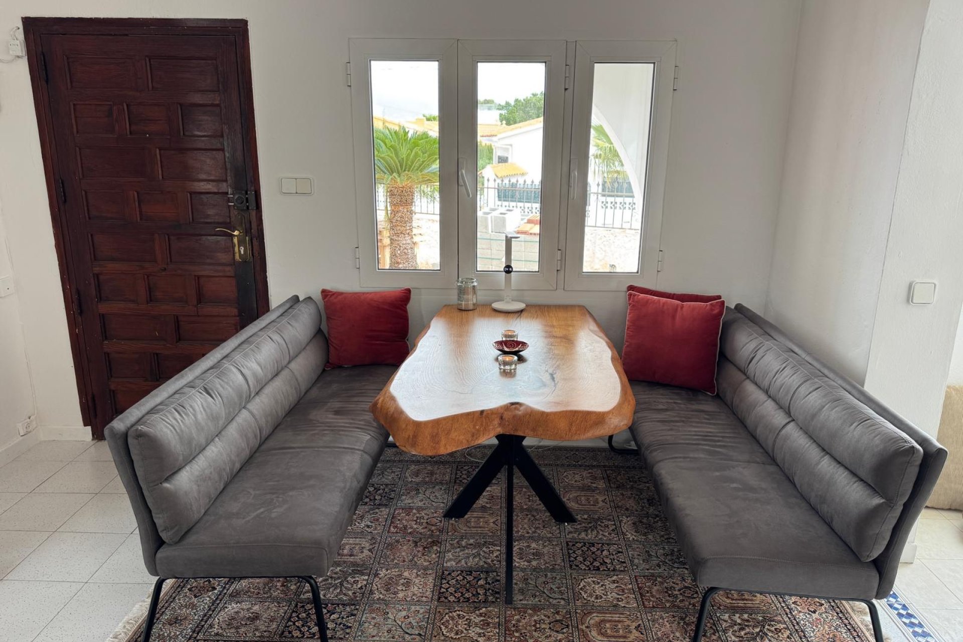 Herverkoop - Tussenwoning -
Albir