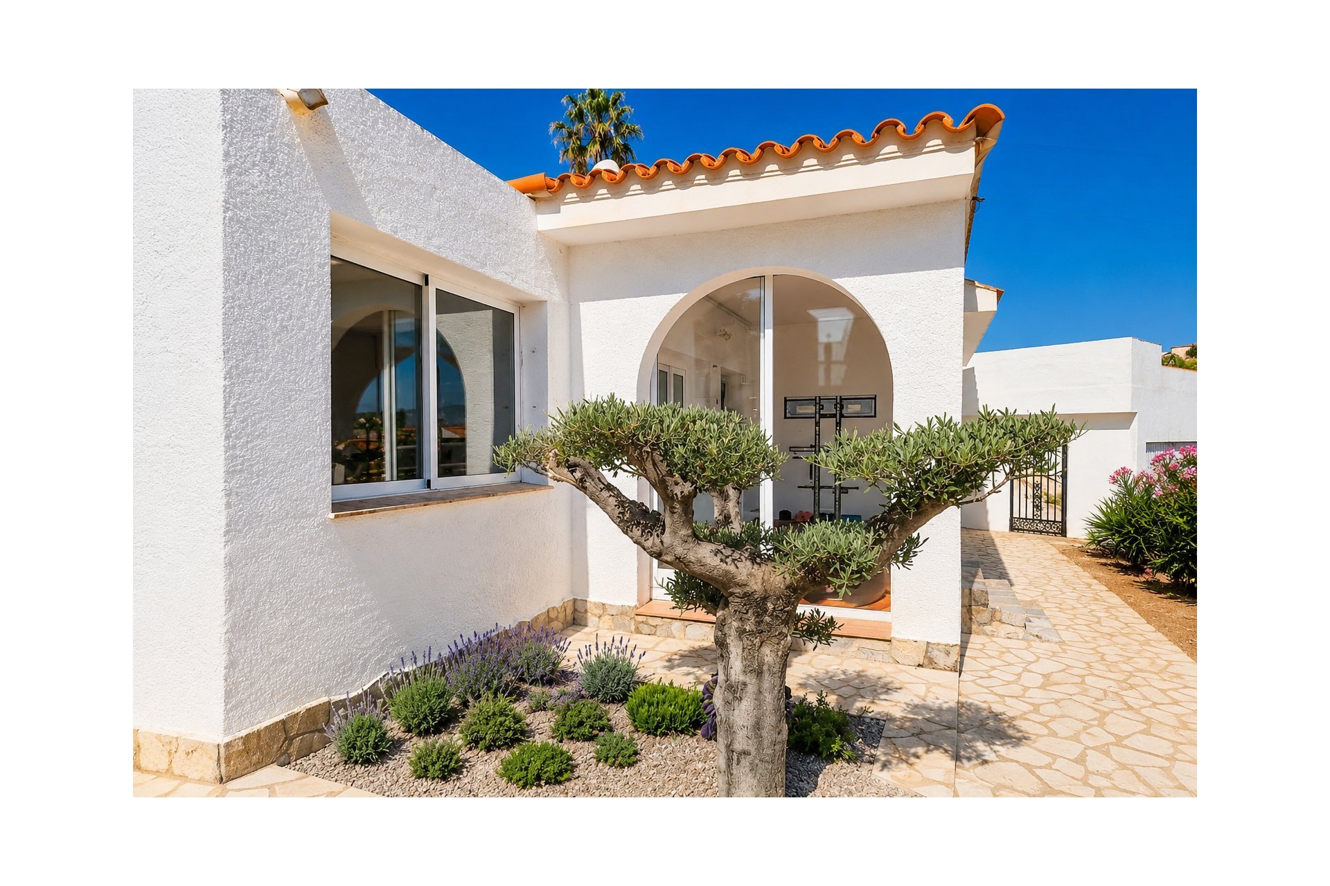 Herverkoop - Tussenwoning -
Albir