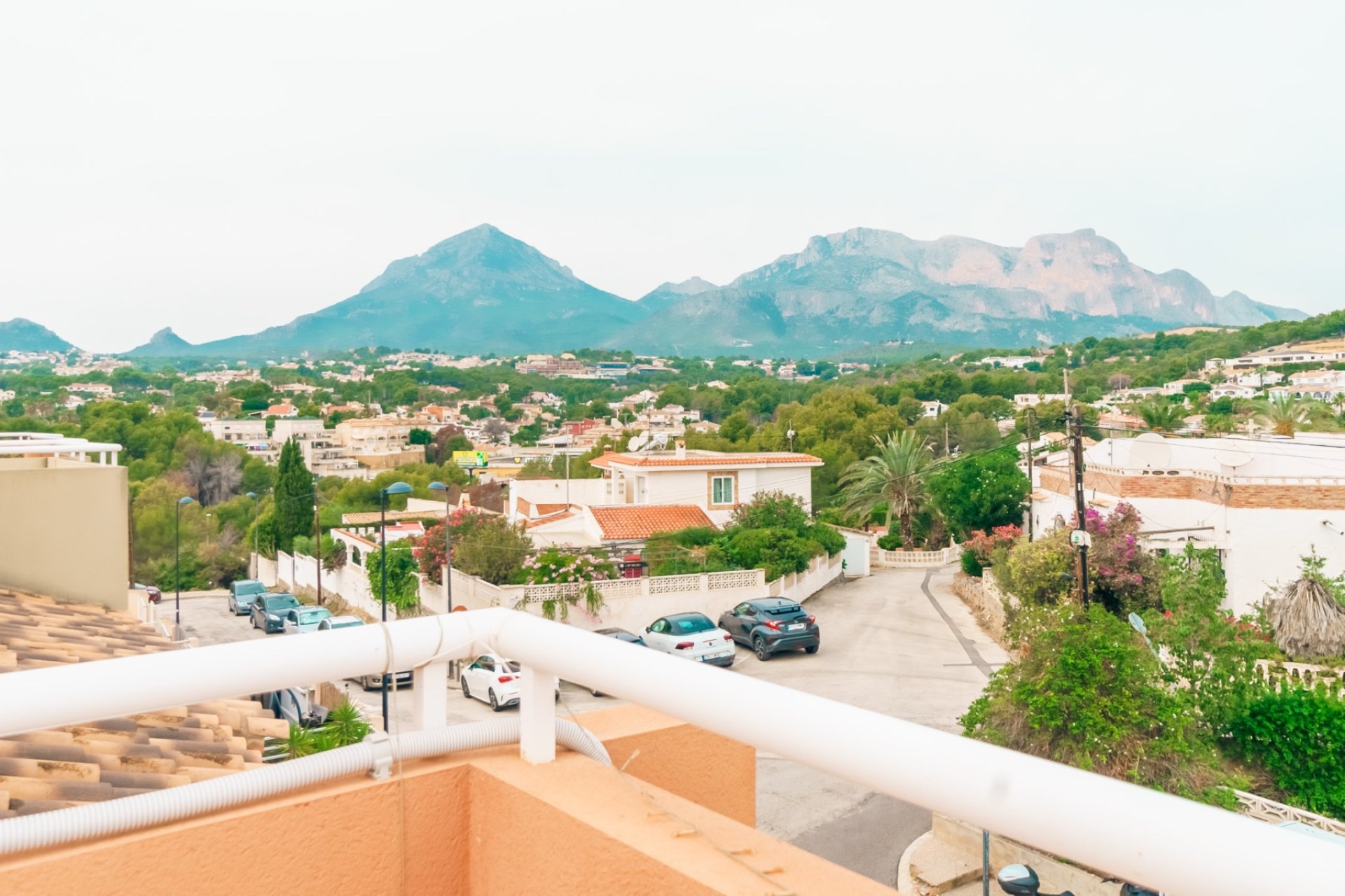 Herverkoop - Tussenwoning -
Alfaz del Pi - Alfas del Pí