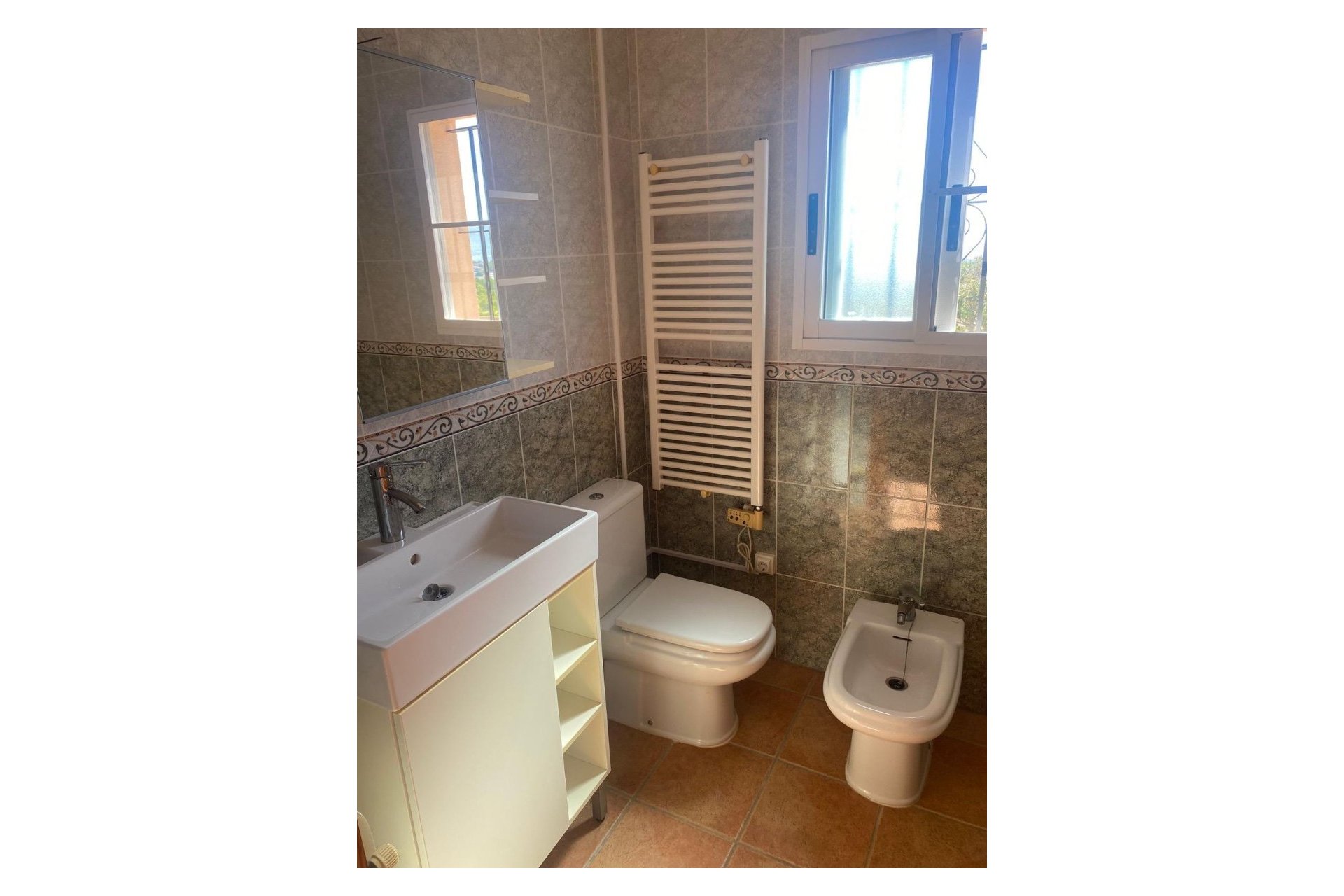 Herverkoop - Tussenwoning -
La Nucía