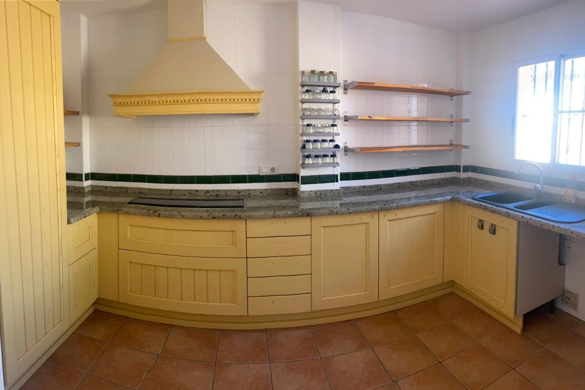 Herverkoop - Tussenwoning -
La Nucía