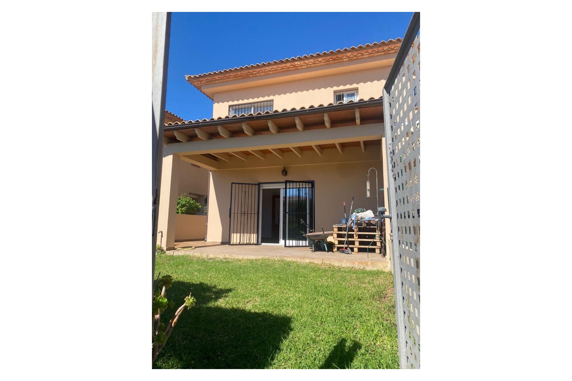 Herverkoop - Tussenwoning -
La Nucía